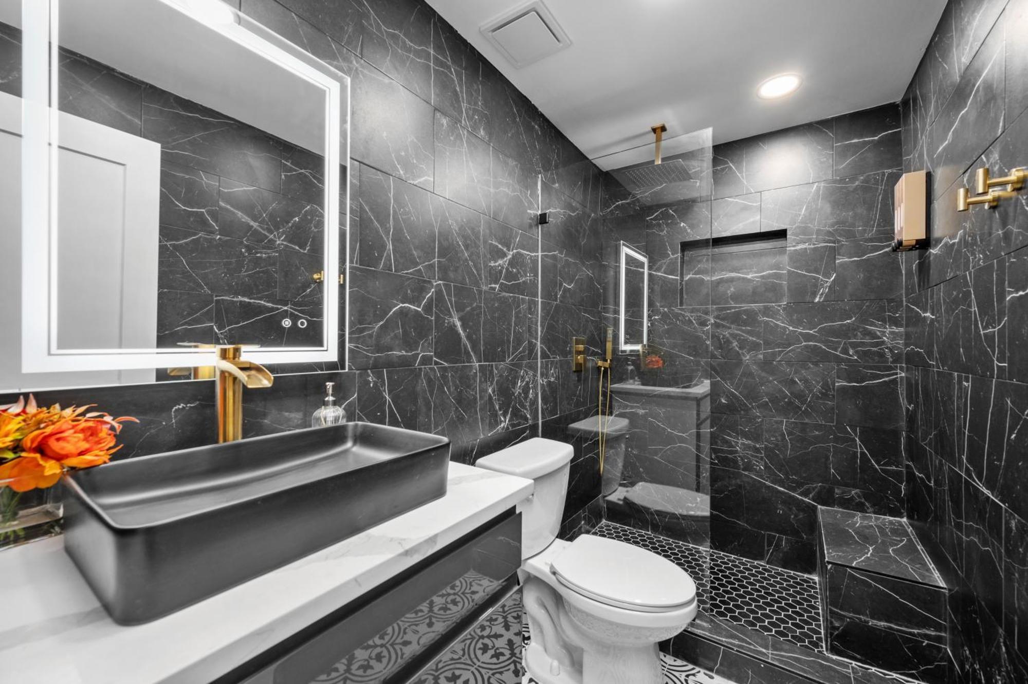 Modern 2Br City Center Getaway With Free Park 休斯敦 外观 照片